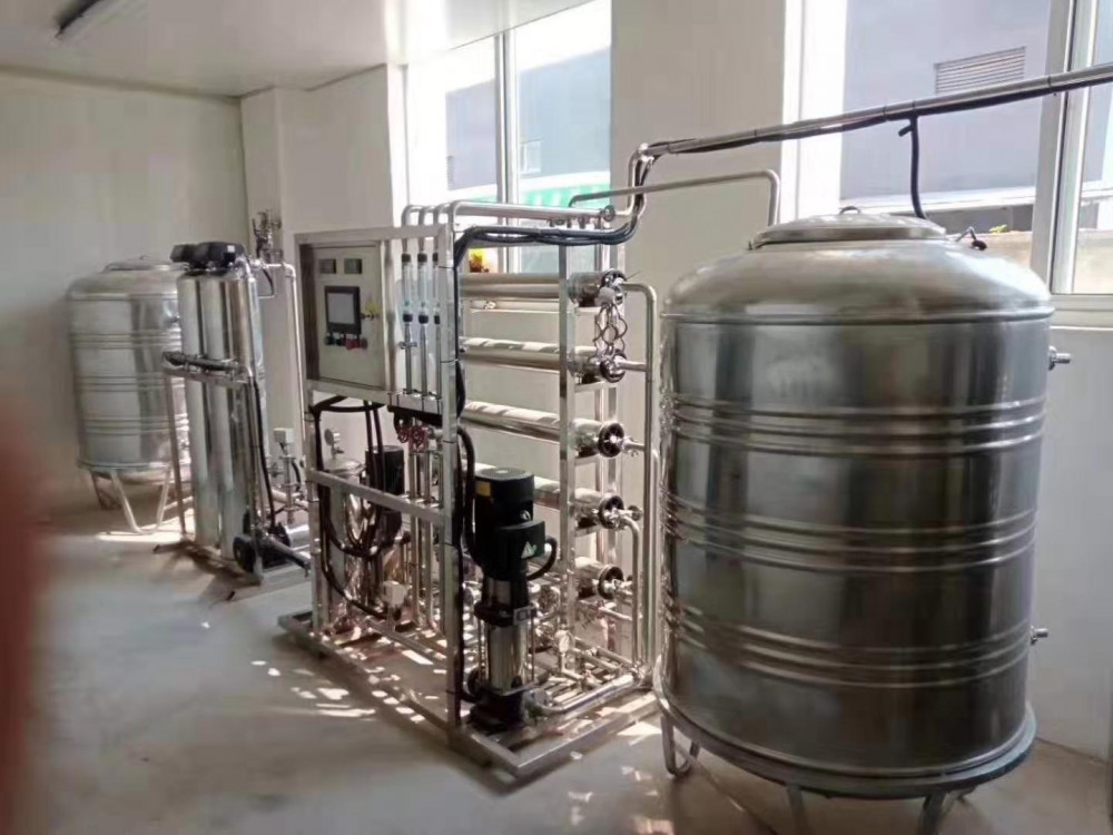 盱眙县  每小时2.5吨 全不锈钢 反渗透+紫外线杀菌器 纯水设备